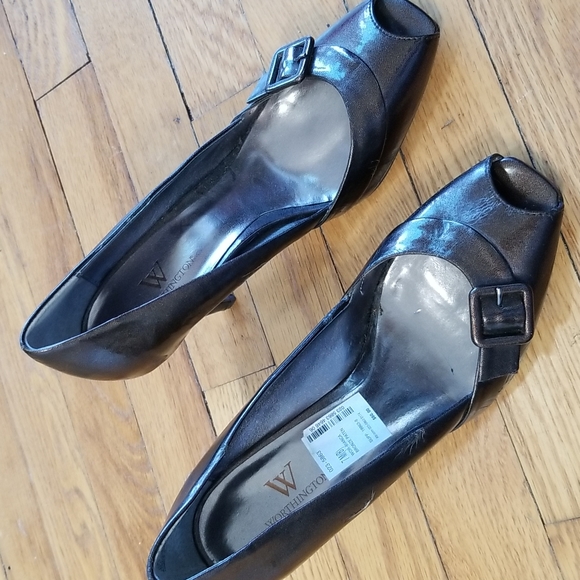 Worthington size 7 heels beautiful bronze color. - Picture 1 of 6